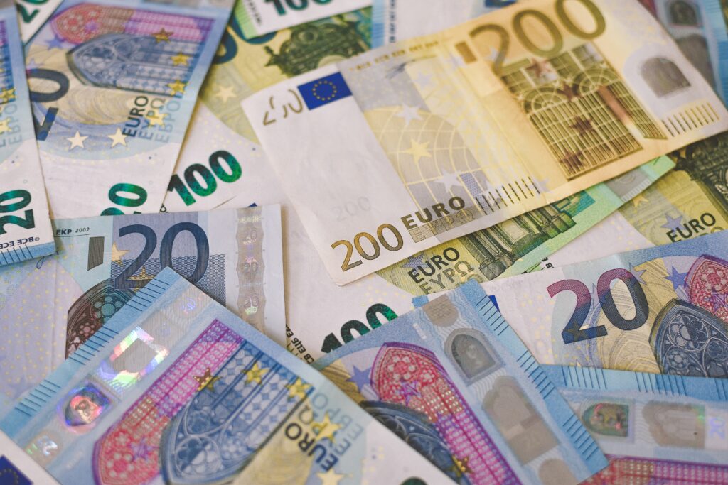 Navigating the Stock Market: Tips for Investing